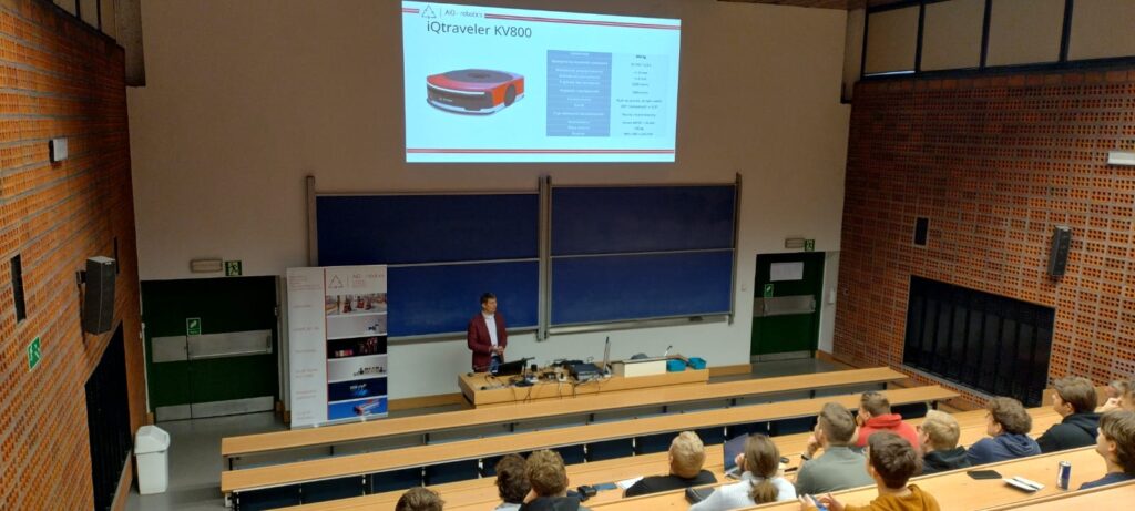 Roboty AMR iQtraveler